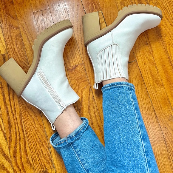 DOLCE VITA White Booties - Picture 5 of 8